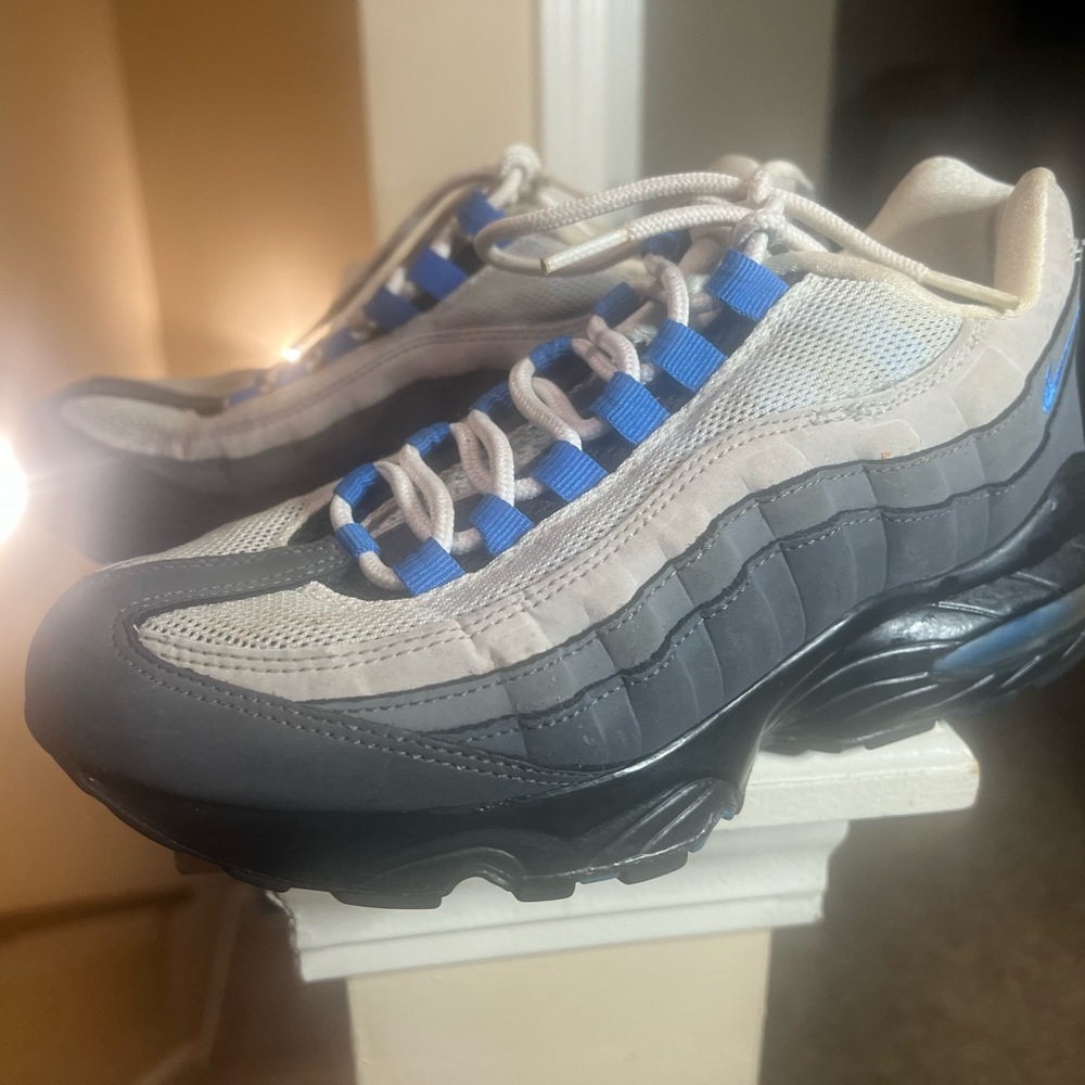 Nike Air Max 95 Blue Spark. Kids. Size 5.5Y - Picture 4 of 8